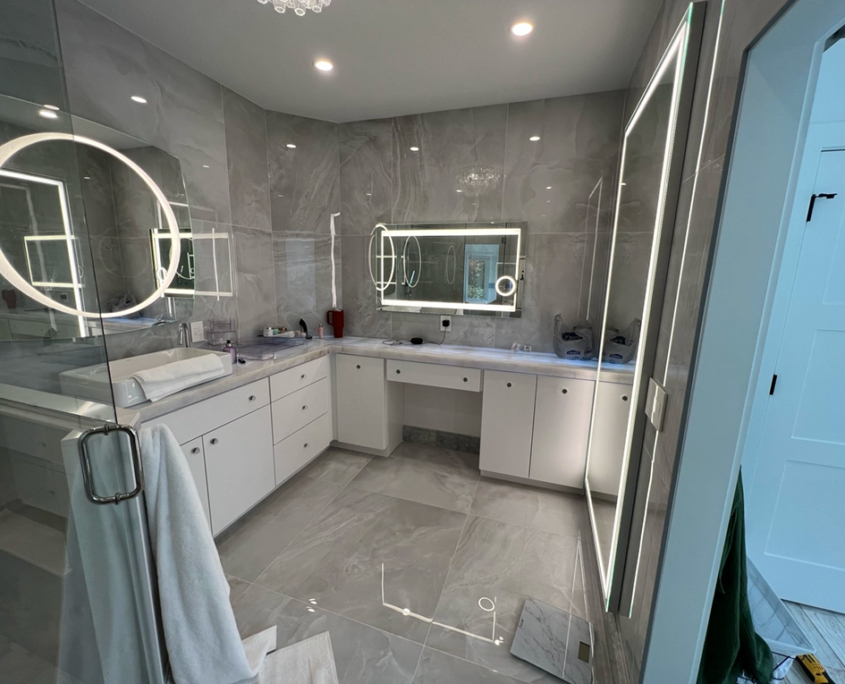 Full Elegant Bathroom